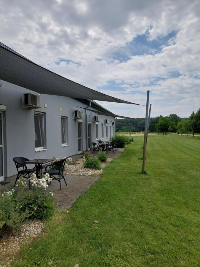 Hédervár 海勒瓦利洛瓦斯旅馆酒店 外观 照片