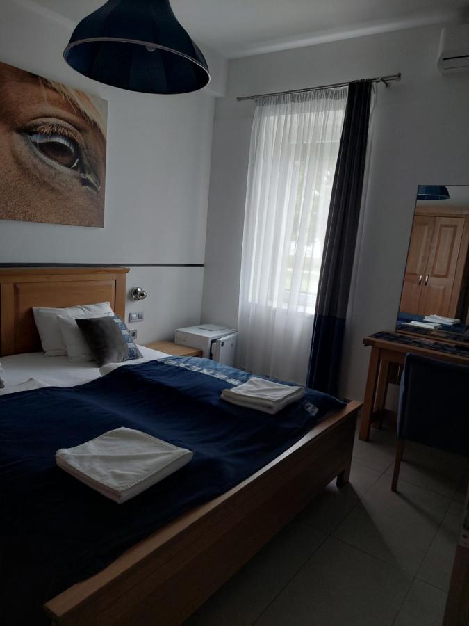 Hédervár 海勒瓦利洛瓦斯旅馆酒店 外观 照片