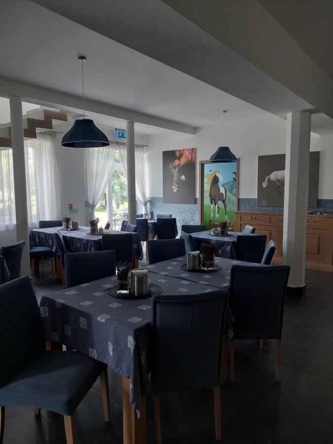 Hédervár 海勒瓦利洛瓦斯旅馆酒店 外观 照片